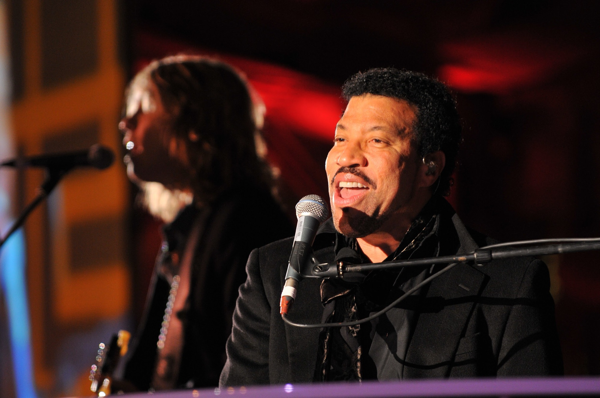 Lionel Richie performing at the piano