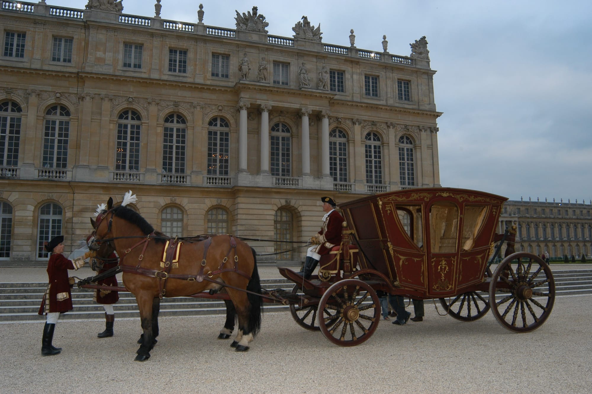 A horse-drawn carriage before the Palace of Versailles
