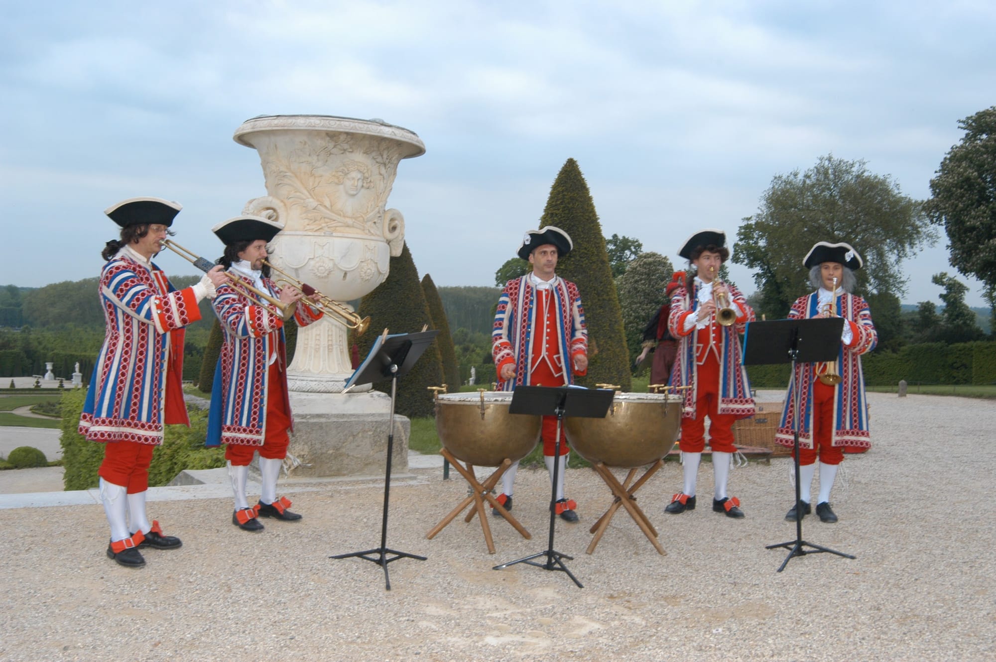 Musicians in royal livery playing in the gardens